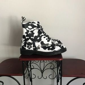 Dr. Martens • Pascale 8-Eye boot